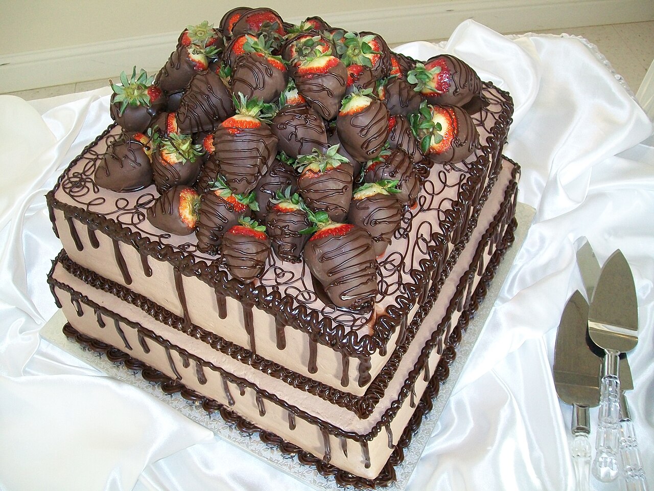 Choco Strawberry Cake